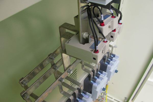 黄梅配电柜-应急照明配电柜使用对工作人员的具